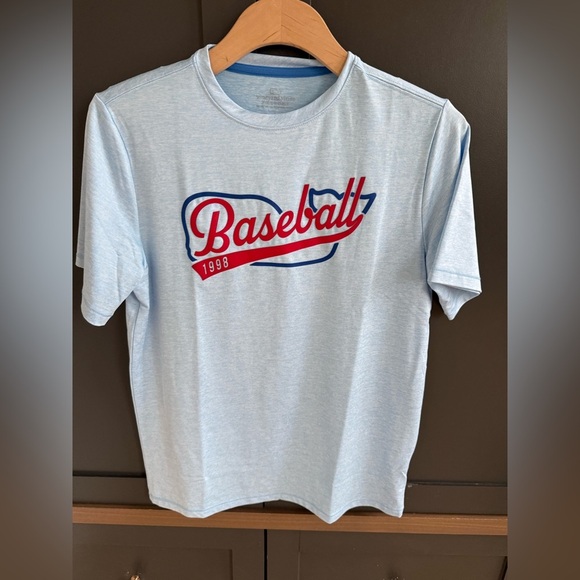 NWT Vineyard Vines Performance Light Blue Harbor Baseball 98 T-shirt • L (16) - Picture 1 of 5
